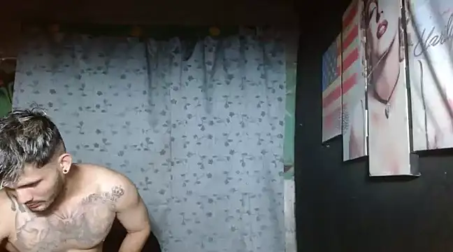 Snapshot of carlos_boosx chatting on December 7, 2024, 12:03 am carlos boosx online show from December 7, 2024, 12:03 am