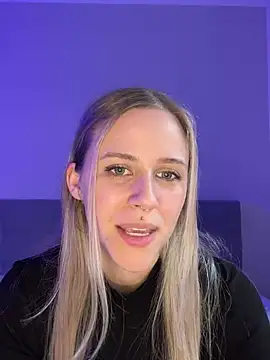 lunawolf21 online show from February 20, 2025, 7:23 am