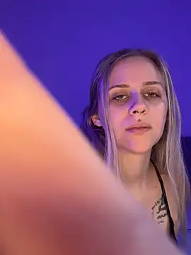 lunawolf21 online show from February 2, 2025, 7:30 am