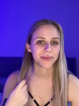 lunawolf21 online show from February 14, 2025, 7:17 am