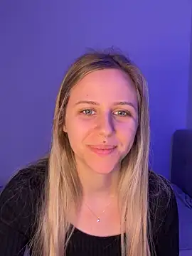 lunawolf21 online show from February 11, 2026, 7:41 am