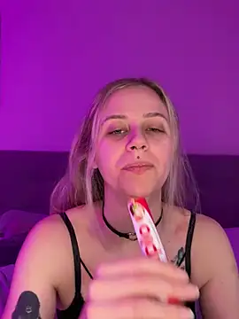 lunawolf21 online show from January 19, 2025, 8:07 am