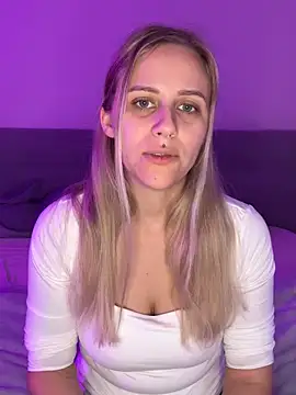 lunawolf21 online show from November 20, 2025, 7:42 am