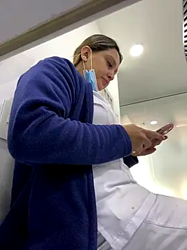 Snapshot of Keittly_ chatting on November 29, 2025, 12:49 pm Keittly online show from November 29, 2025, 12:49 pm