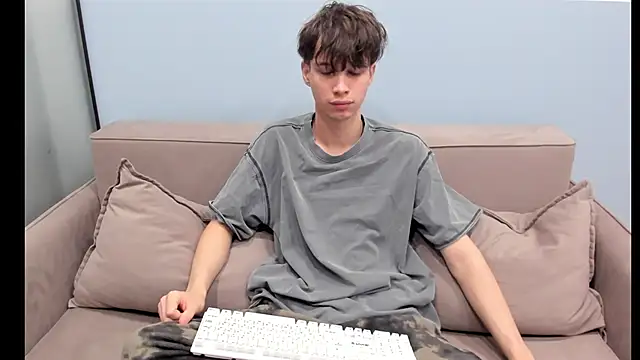 Im Shine Guy online show from October 18, 2025, 8:44 pm