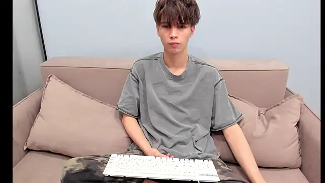 Im Shine Guy online show from October 23, 2025, 2:10 am