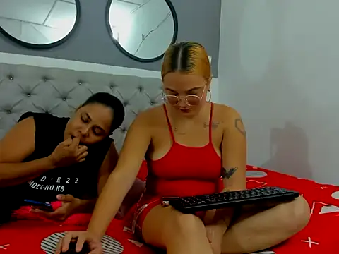 Snapshot of Lunaynick chatting on October 25, 2025, 9:59 pm Lunaynick online show from October 25, 2025, 9:59 pm