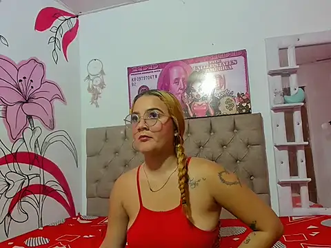 Snapshot of Lunaynick chatting on November 16, 2025, 12:10 pm Lunaynick online show from November 16, 2025, 12:10 pm