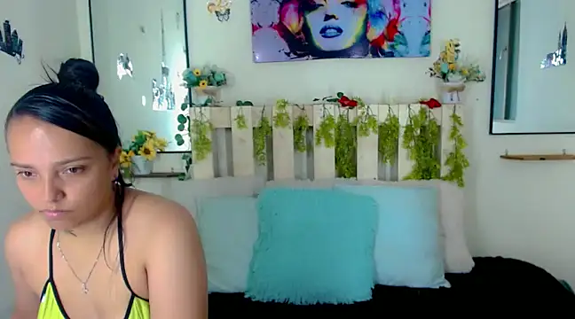 Sharon et Khloe12 online show from December 17, 2024, 9:05 pm