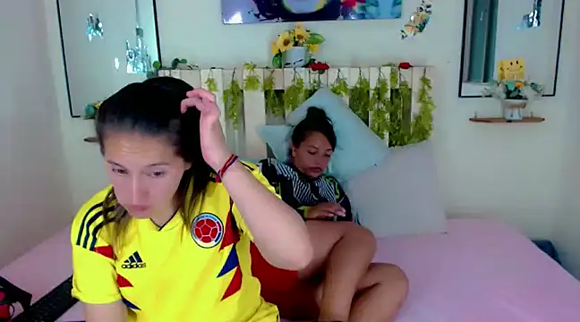 Sharon et Khloe12 online show from December 30, 2024, 11:15 am