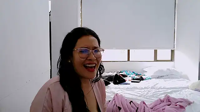 luxandracon23 online show from September 15, 2025, 7:58 pm