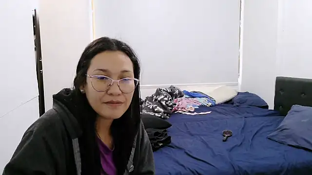 luxandracon23 online show from October 2, 2025, 6:44 pm