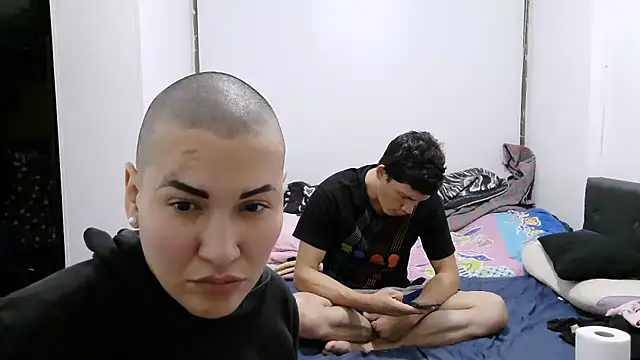 luxandracon23 online show from November 20, 2025, 12:33 am