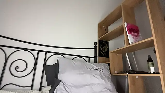 Snapshot of Kim_Oberlin_ chatting on April 7, 2026, 9:49 pm Kim Oberlin online show from April 7, 2026, 9:49 pm