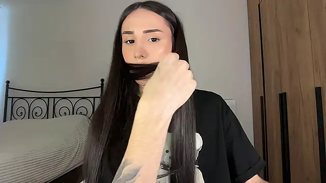 Snapshot of Kim_Oberlin_ chatting on April 1, 2026, 1:52 pm Kim Oberlin online show from April 1, 2026, 1:52 pm