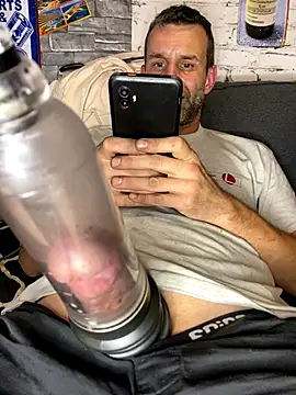 Gilgamesch1704 online show from September 18, 2025, 7:17 pm