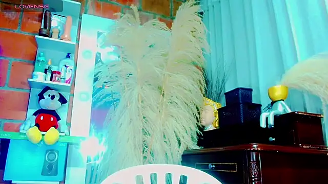 nauthyvalentina online show from February 14, 2026, 4:40 pm