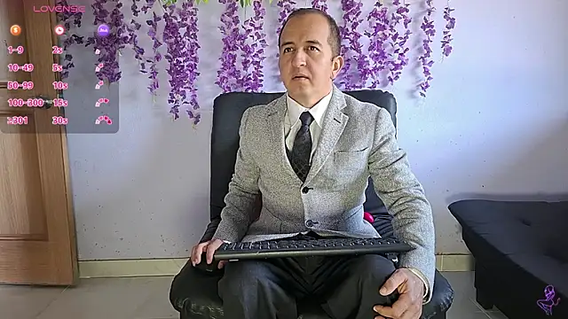 yazforeSolo online show from February 9, 2026, 2:04 pm