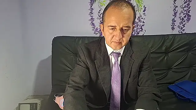 yazforeSolo online show from November 21, 2025, 2:27 pm