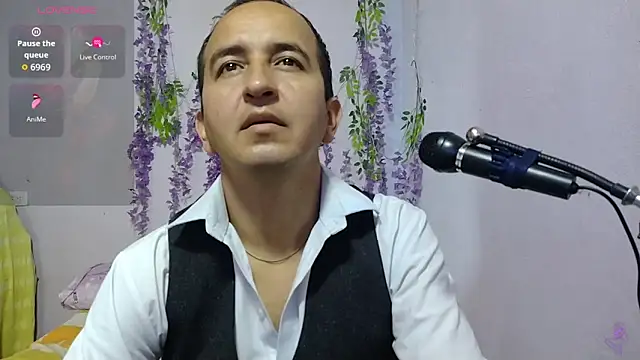 yazforeSolo online show from September 17, 2025, 2:41 pm