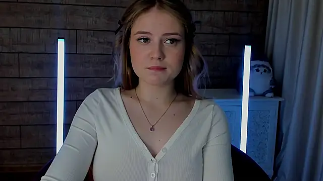 SelinSwarovski online show from March 20, 2025, 4:20 pm