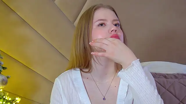 SelinSwarovski online show from December 22, 2025, 4:29 pm