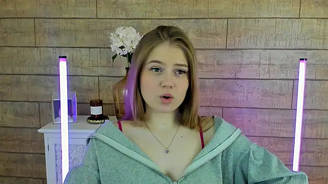 SelinSwarovski online show from March 19, 2025, 10:31 pm