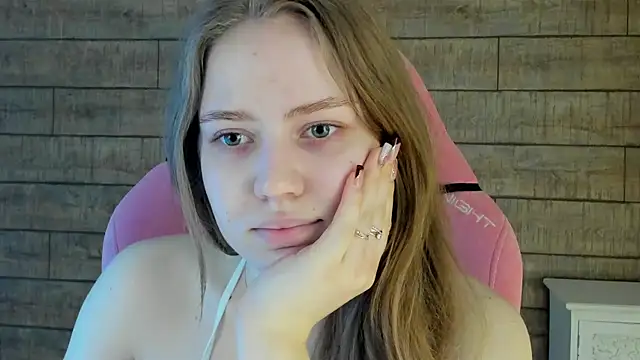 SelinSwarovski online show from May 15, 2026, 4:16 pm