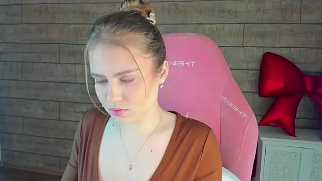 SelinSwarovski online show from February 26, 2026, 4:29 pm