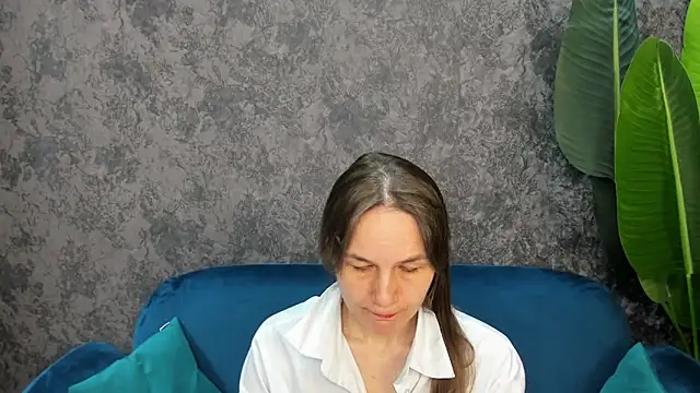 Lillian White online show from March 21, 2025, 9:01 am