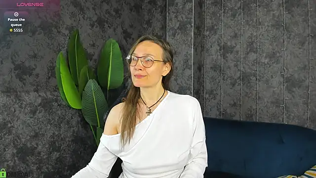 Lillian White online show from May 24, 2026, 1:05 am