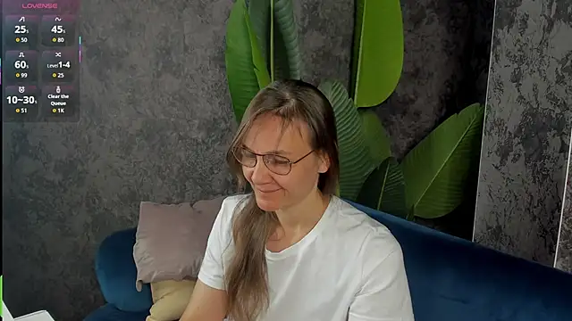 Lillian White online show from September 13, 2025, 12:43 am