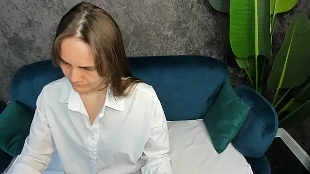 Lillian White online show from March 18, 2025, 7:12 am