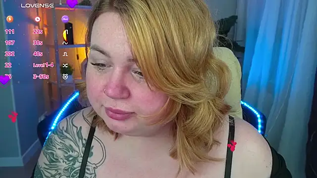 Snapshot of ZaraReignn chatting on February 12, 2025, 12:37 am ZaraReignn online show from February 12, 2025, 12:37 am