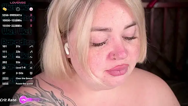 ZaraReignn online show from October 14, 2025, 8:59 am