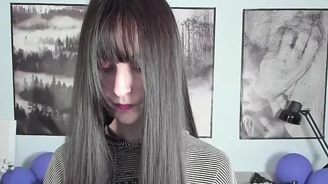 LuxRayi online show from February 6, 2025, 5:51 pm