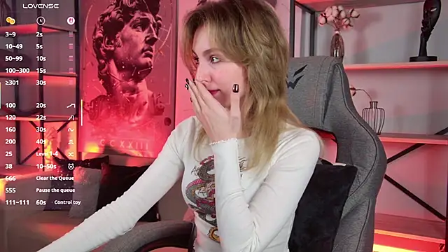 LuxRayi online show from December 2, 2025, 2:23 am