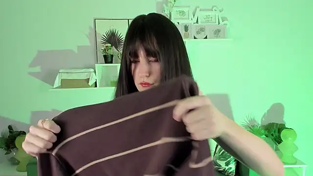 LuxRayi online show from February 2, 2025, 5:58 pm