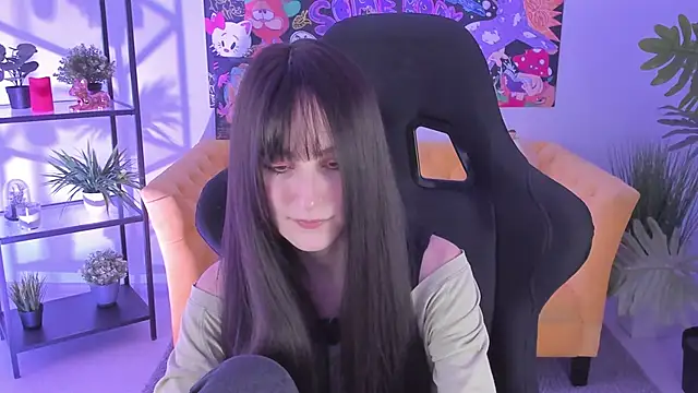 LuxRayi online show from February 5, 2025, 9:07 pm