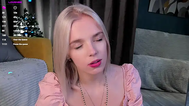 Snapshot of MoireBramblett chatting on December 17, 2024, 3:06 pm MoireBramblett online show from December 17, 2024, 3:06 pm