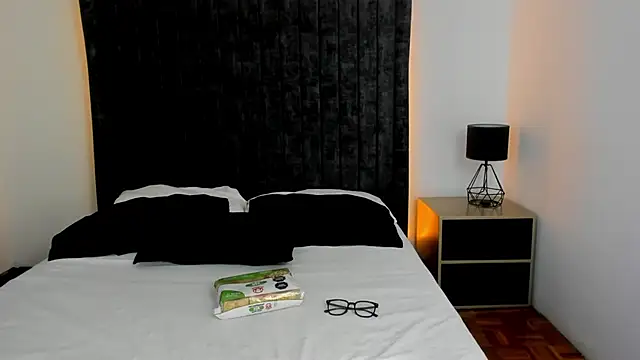 Snapshot of NataGarcia chatting on October 16, 2025, 3:53 pm NataGarcia online show from October 16, 2025, 3:53 pm