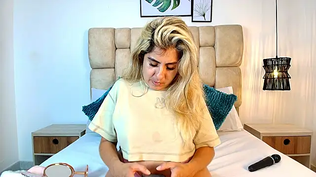 AdharaSmithh online show from November 20, 2025, 7:25 pm