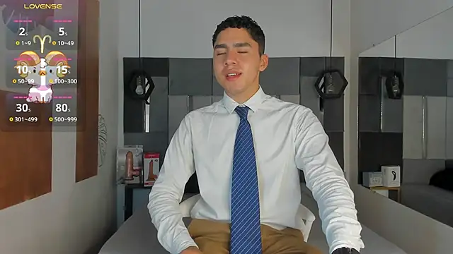 LiamNovak online show from November 25, 2025, 12:05 pm