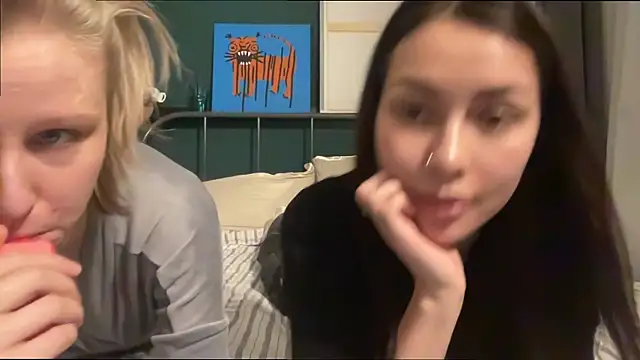 Snapshot of KatiKate chatting on November 6, 2025, 3:49 pm KatiKate online show from November 6, 2025, 3:49 pm