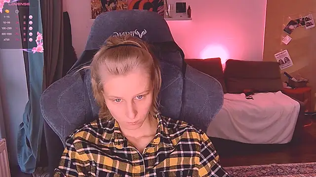 Snapshot of KatiKate chatting on October 22, 2025, 2:16 pm KatiKate online show from October 22, 2025, 2:16 pm