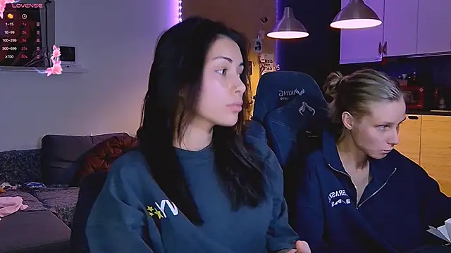 Snapshot of KatiKate chatting on October 15, 2025, 8:17 pm KatiKate online show from October 15, 2025, 8:17 pm