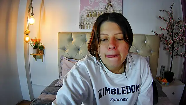 ShyVibes  online show from February 8, 2026, 7:22 pm