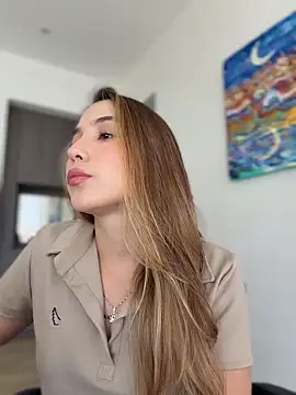 SophieRaily  online show from March 18, 2026, 10:10 pm