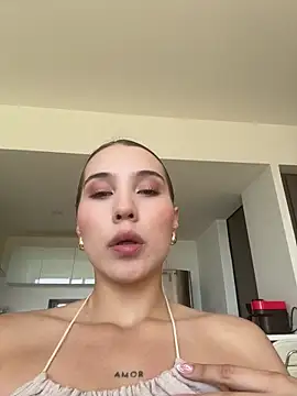 SophieRaily  online show from October 29, 2025, 7:02 pm