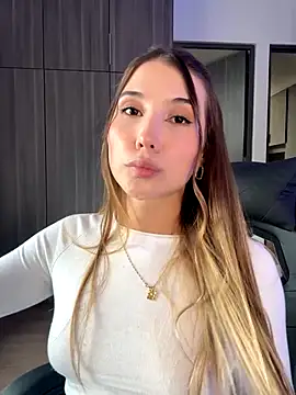 SophieRaily  online show from September 16, 2025, 7:04 pm